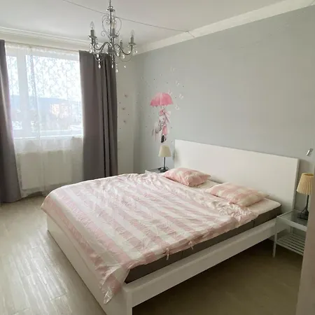 Bratislava, Bagra Family Apartment, Bathtub, Balcony, Free Parking, 6km Old Town Apartment *