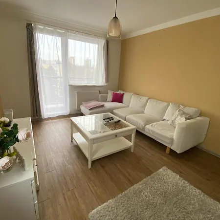 Bratislava, Bagra Family Apartment, Bathtub, Balcony, Free Parking, 6km Old Town ברטיסלאבה