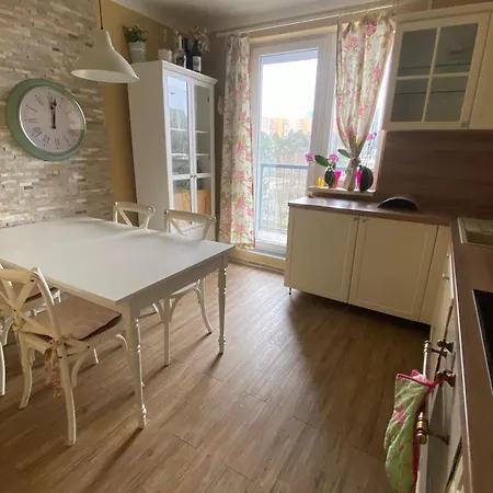 Bratislava, Bagra Family Apartment, Bathtub, Balcony, Free Parking, 6km Old Town Apartment *