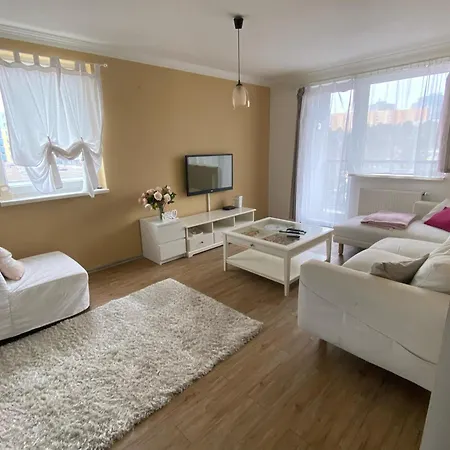 דירה Bratislava, Bagra Family Apartment, Bathtub, Balcony, Free Parking, 6km Old Town ברטיסלאבה