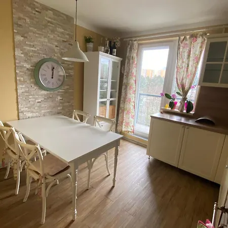 Bratislava, Bagra Family Apartment, Bathtub, Balcony, Free Parking, 6km Old Town 布拉迪斯拉发