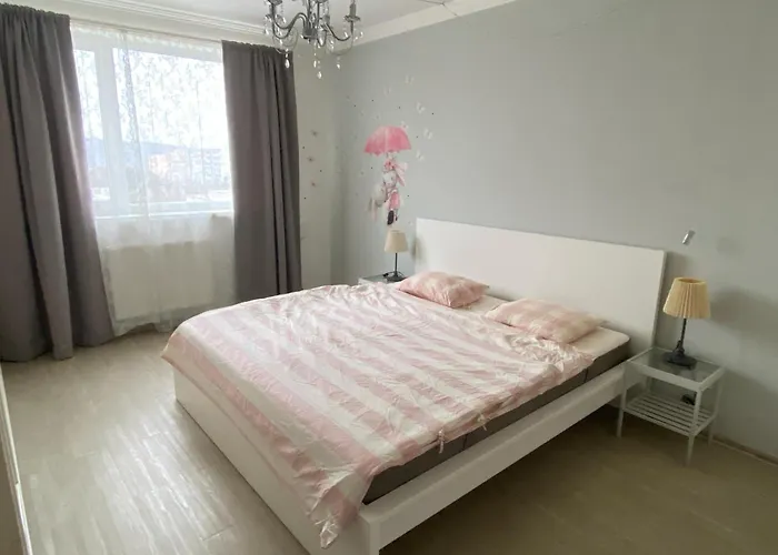Bratislava, Bagra Family Apartment, Bathtub, Balcony, Free Parking, 6km Old Town * 布拉迪斯拉发