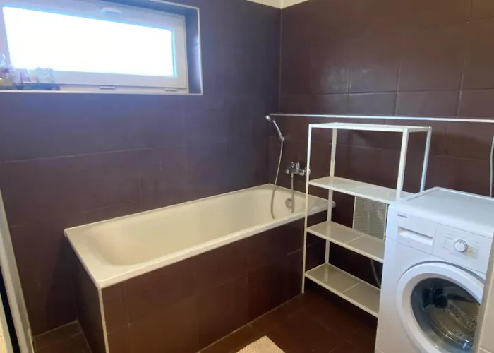 Bagra Apartment, 1-4 Guests, Free Parking & Wifi, 10 Min From Downtown *